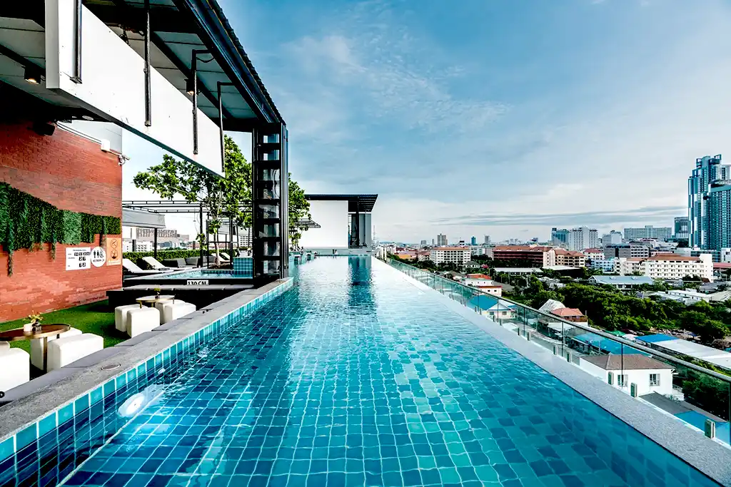สระว่ายน้ำ T Pattaya Hotel