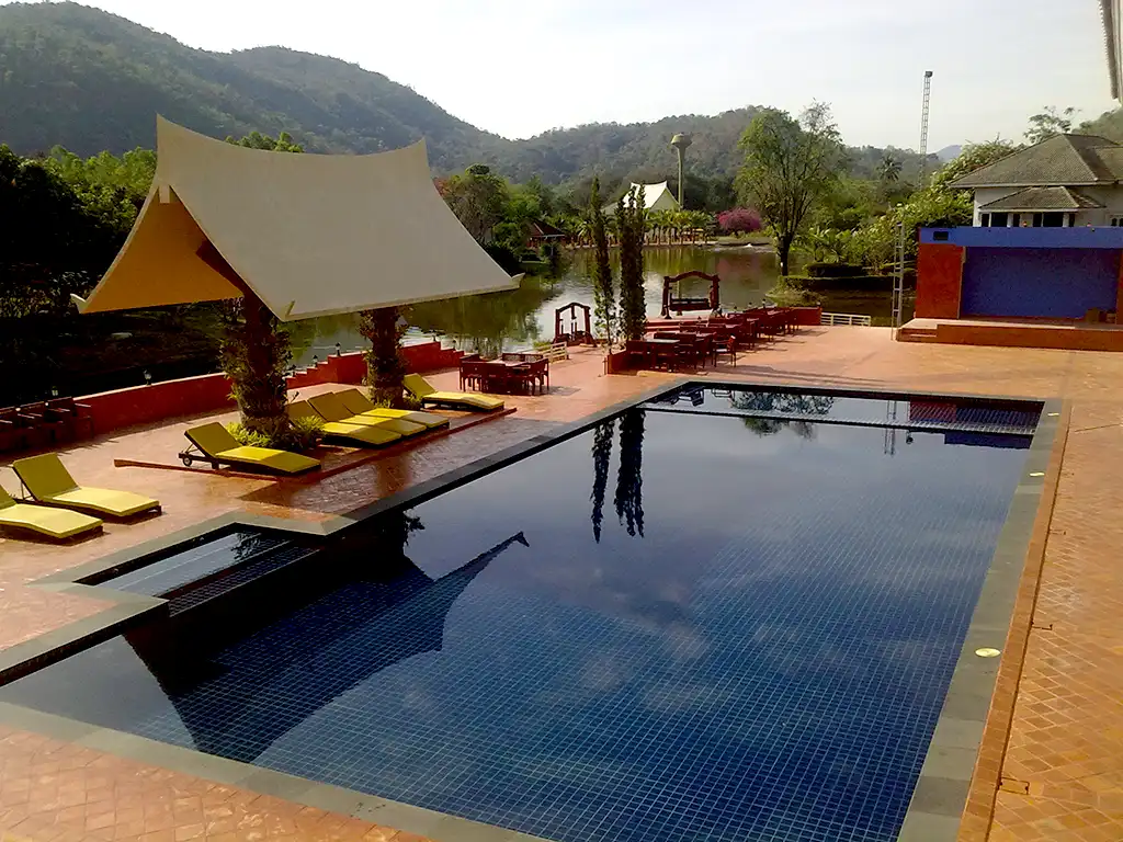 pool and mountain suan phung
