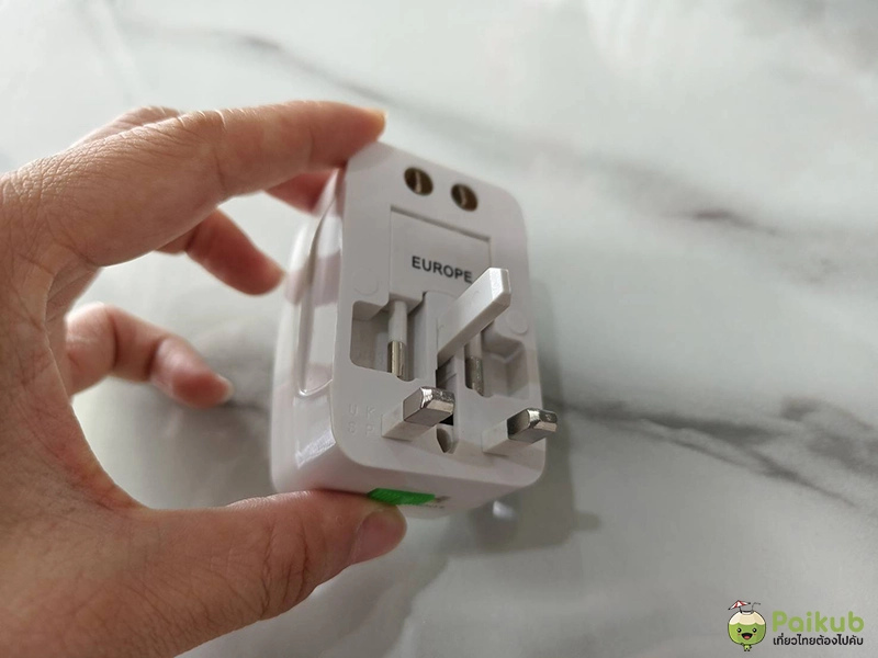 Universal Adaptor ที่สิงคโปร์จะเป็น 3 ขาแบน